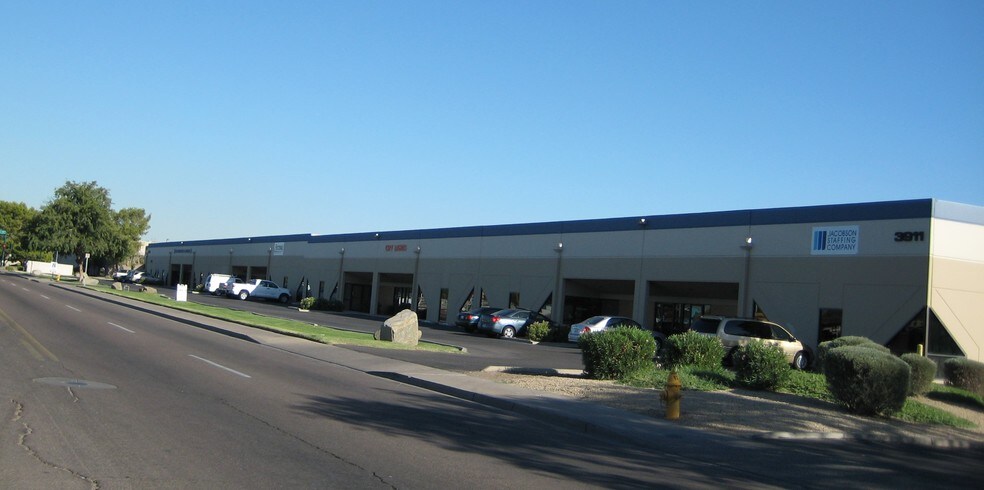 More Photos Of 3901-3911 W Van Buren St, Phoenix Warehouse For Lease