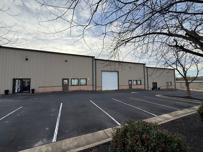 More Photos Of 26 Perchwood Dr, Fredericksburg Industrial For Sale
