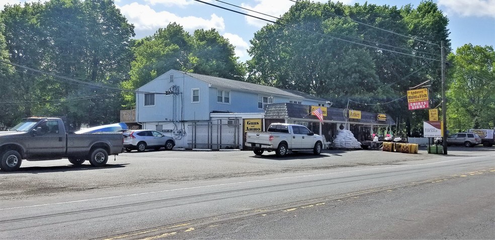 More Photos Of 196 Main St, Andover Storefront Retail Residential For Lease