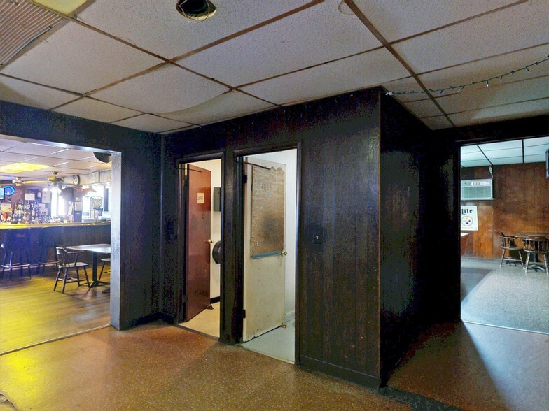 More Photos Of 103 Main St W, Girard General Retail For Sale