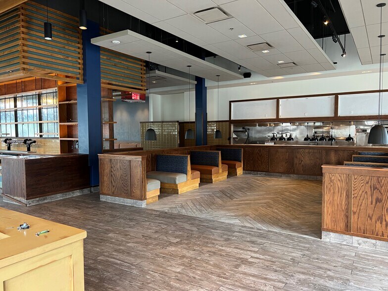 More Photos Of 4600 Roswell Rd, Atlanta Unknown For Lease