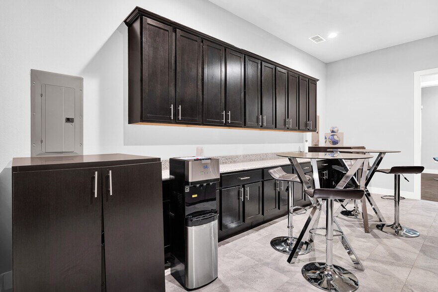 More Photos Of 4425 Plano Pkwy, Carrollton Office For Lease