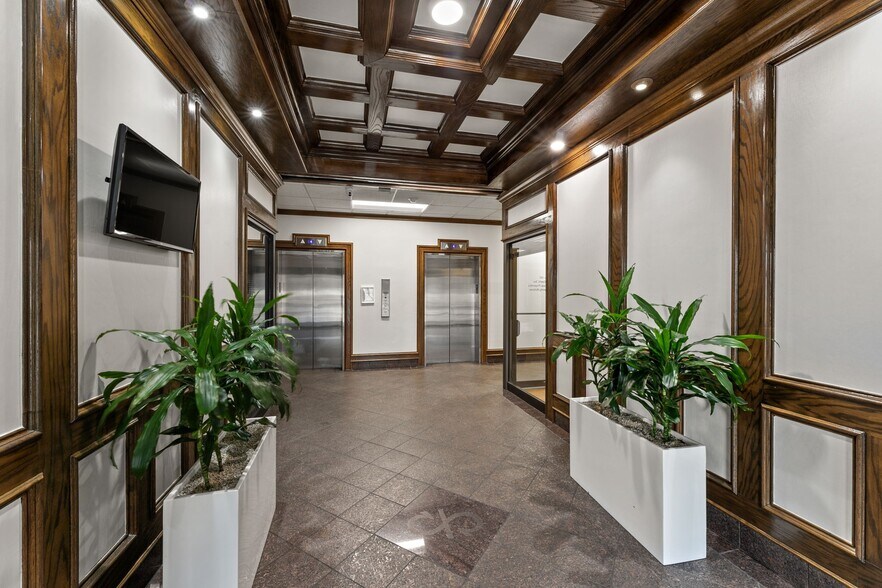 More Photos Of 1802 NE Loop 410, San Antonio Office For Sale