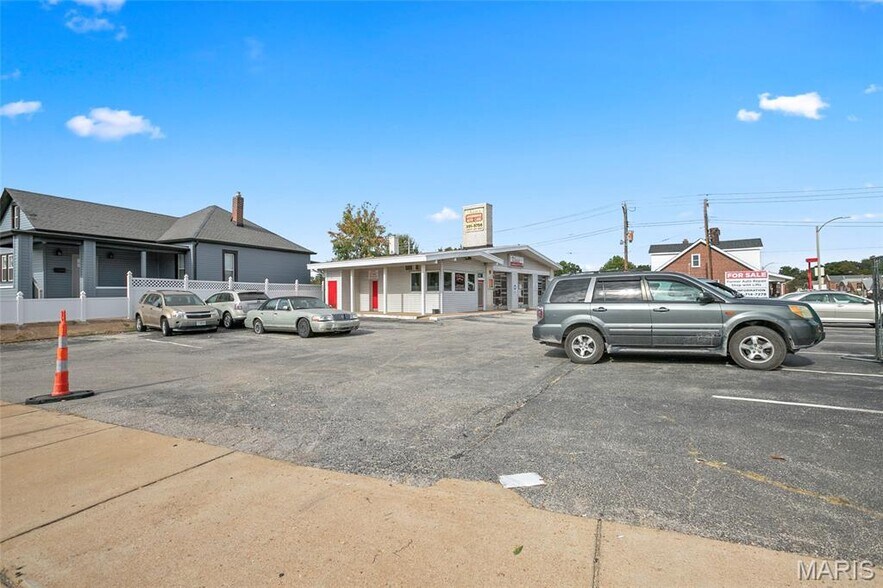 More Photos Of 6821 Morganford Rd, Saint Louis Auto Repair For Sale