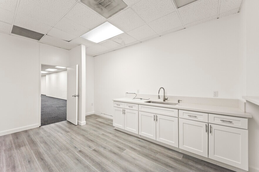 More Photos Of 10841 Paramount Blvd, Downey Office For Lease