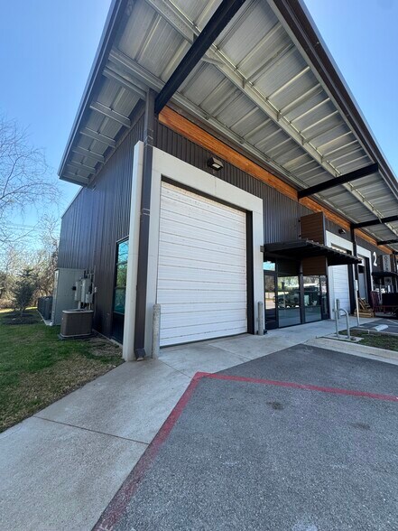 More Photos Of 2500 S Hwy 183, Austin Light Distribution For Lease