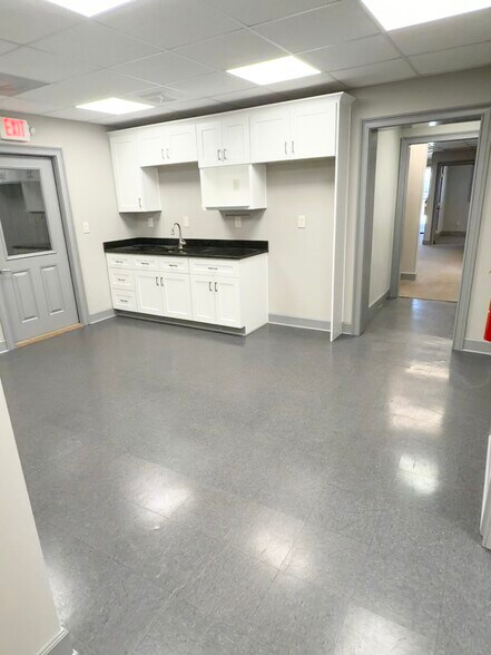 More Photos Of 321 Marble Mill Rd NW, Marietta Coworking Space