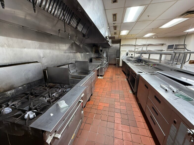 More Photos Of 6676 S Parker Rd, Aurora Restaurant For Sale