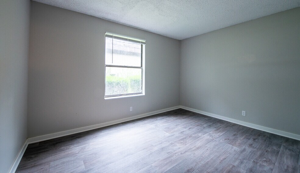 More Photos Of 126 Walton Ferry Rd, Hendersonville Apartments For Sale