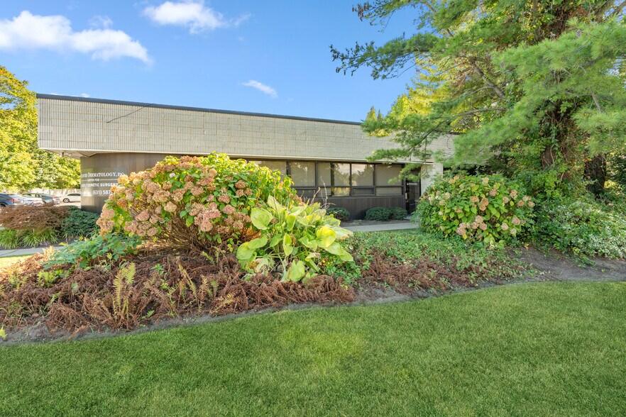 Primary Photo Of 510 Montauk Hwy, West Islip Office For Lease
