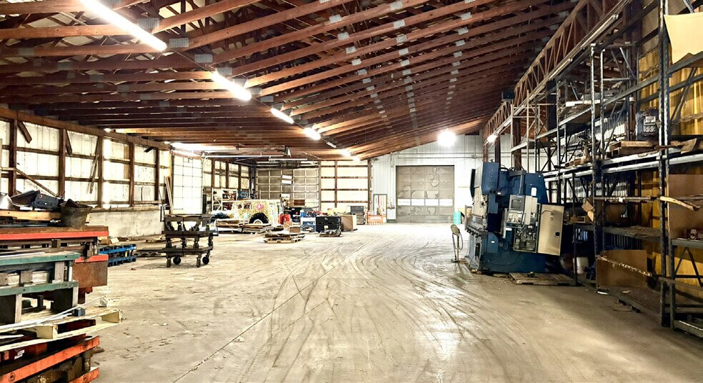 More Photos Of 2660 Lawrence St, Stevensville Manufacturing For Sale