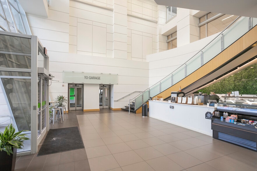 More Photos Of 2004 Hayes St, Nashville Medical For Lease