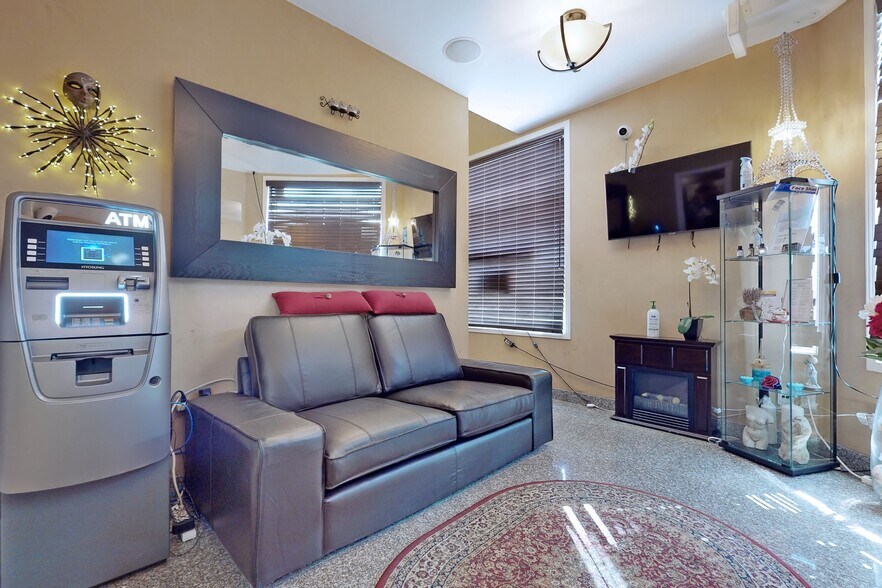 More Photos Of 4801 Keele St, Toronto Warehouse For Sale