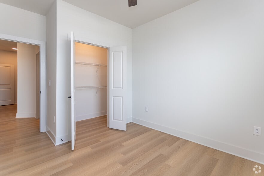 More Photos Of 930 W Mallard Creek Church Rd, Charlotte Apartments For Lease