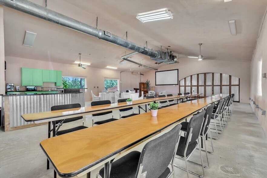 More Photos Of 4002 E Highway 290, Dripping Springs Freestanding For Sale