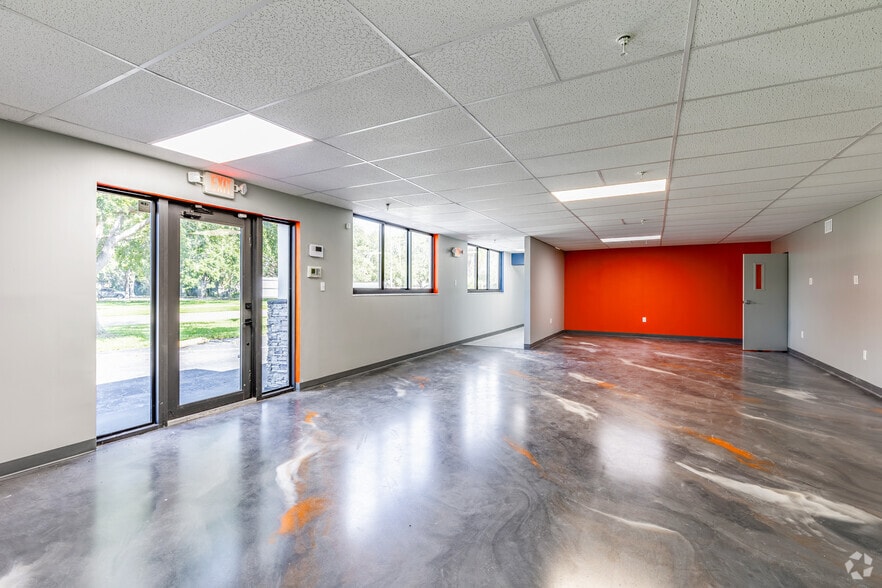More Photos Of 2401 72nd St N, Saint Petersburg Manufacturing For Sale