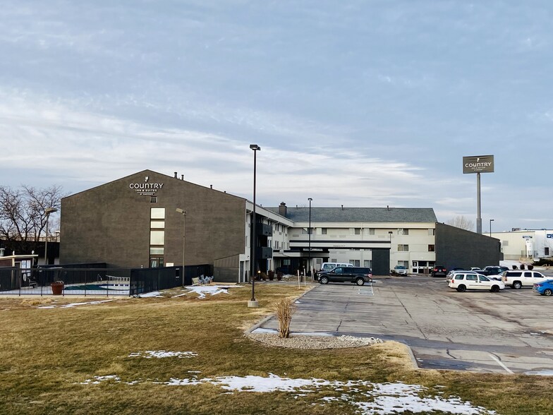 More Photos Of 1301 W Bond Cir, Lincoln Hotel For Sale