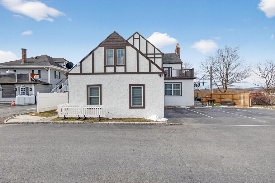 Primary Photo Of 2002 E Main St, Mohegan Lake Multifamily For Sale