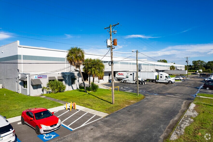 More Photos Of 5300 E Adamo Dr, Tampa Distribution For Lease