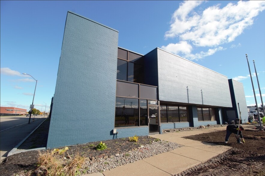 More Photos Of 1390 Mt Read Blvd, Rochester Manufacturing For Lease