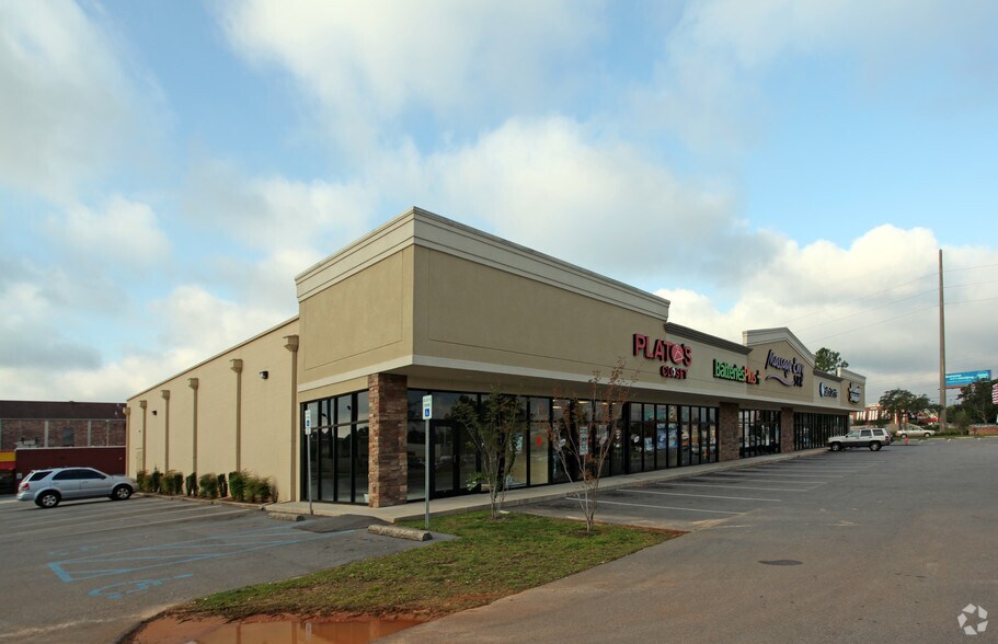 Primary Photo Of 3653-3659 Airport Blvd, Mobile Unknown For Lease