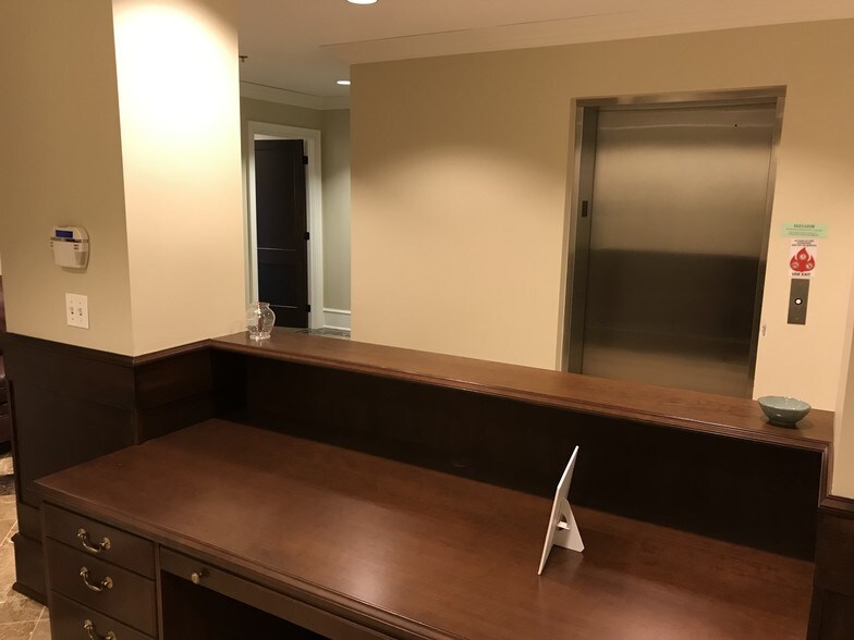 More Photos Of 1 Walker Ave, Clarendon Hills Office For Lease