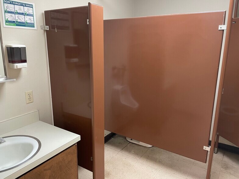 More Photos Of 4051 N Northeast Loop 323, Tyler Warehouse For Lease