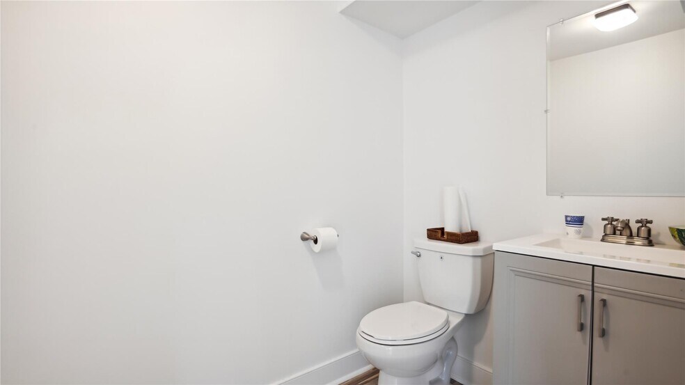 More Photos Of 103 W Federal St, Middleburg Storefront Retail Office For Sale