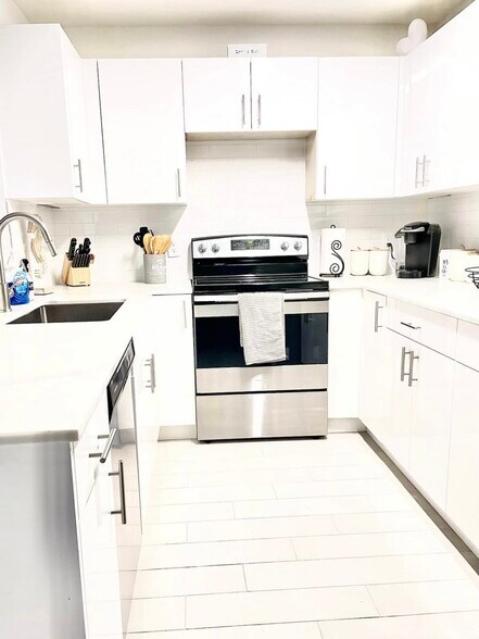 More Photos Of 2638 Lake Dr, Riviera Beach Apartments For Sale