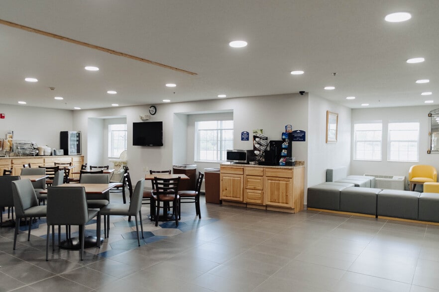 More Photos Of 1640 Cedar St, Raton Hotel For Sale