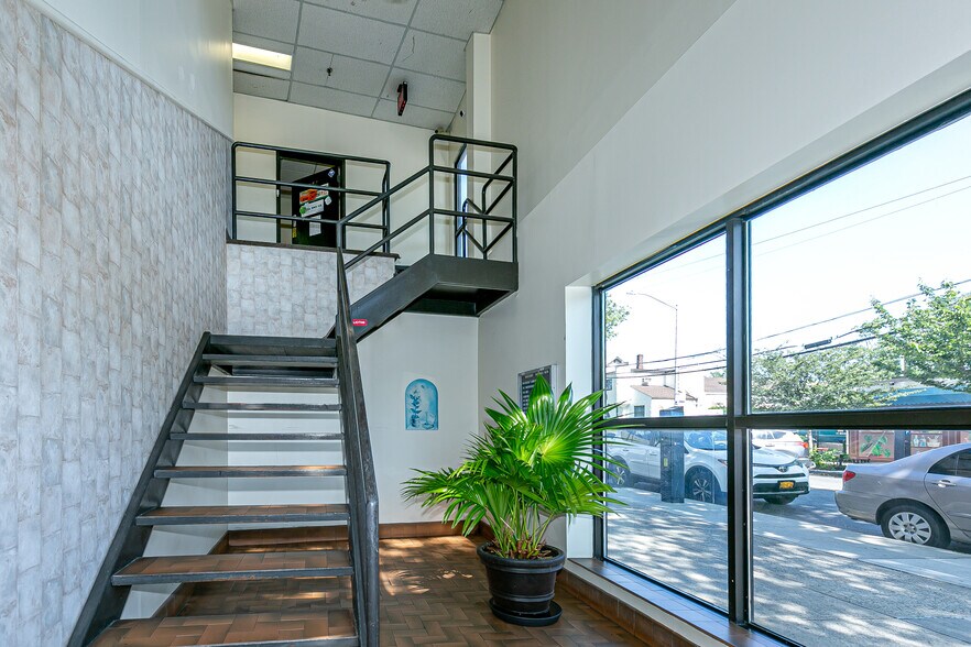 More Photos Of 3641-3651 Bell Blvd, Bayside Storefront Retail Office For Lease