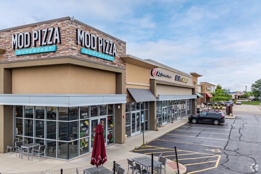 Primary Photo Of 1419 W Lane Rd, Machesney Park Freestanding For Lease