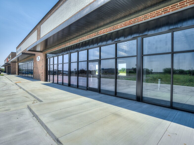 More Photos Of 548 W 125th Pl S, Glenpool Storefront Retail Office For Lease