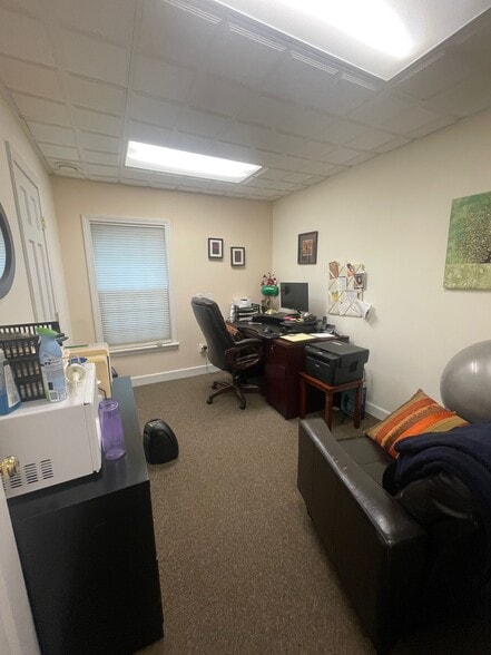 More Photos Of 33 Bedford St, Lexington Medical For Sale