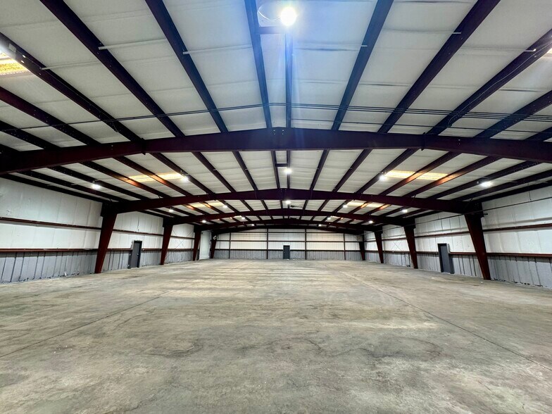 More Photos Of 4321 S Chestnut Ave, Fresno Warehouse For Lease