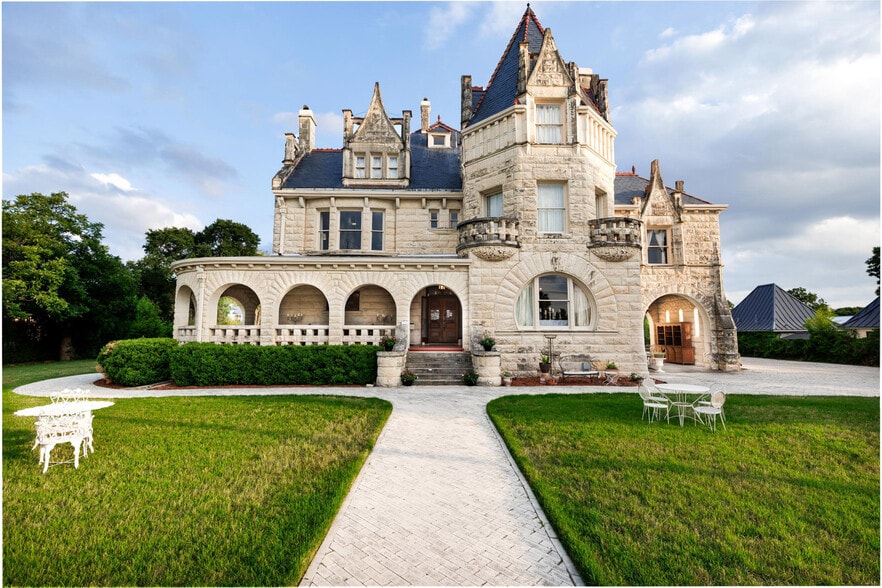 More Photos Of 950 E Grayson St, San Antonio Lodge Meeting Hall For Sale