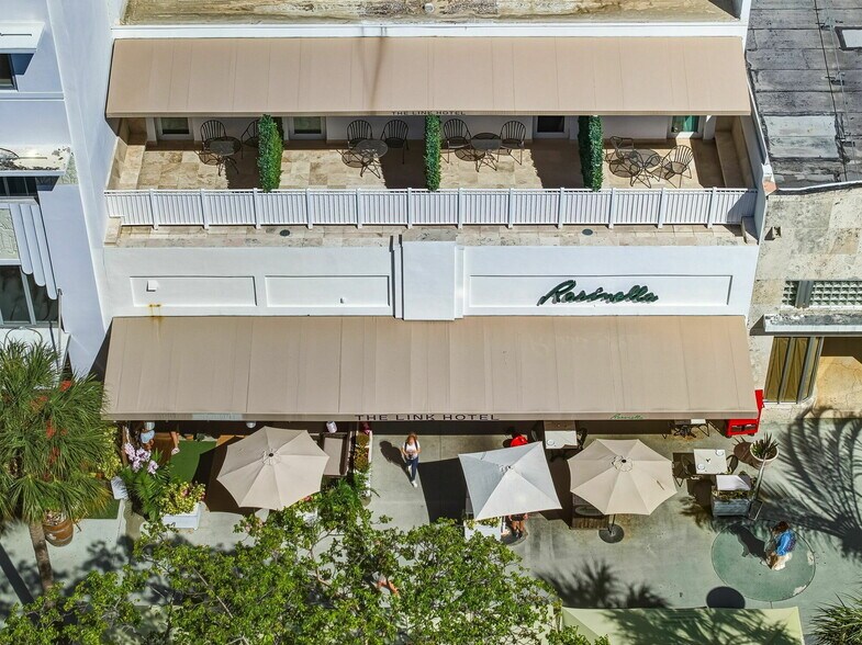 More Photos Of 529-533 Lincoln Rd, Miami Beach Storefront For Sale