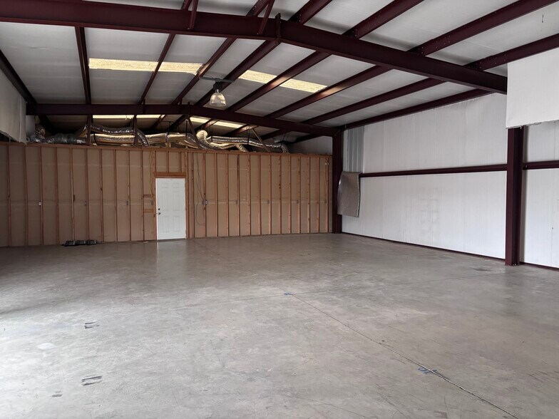 More Photos Of 90 Industrial Blvd, Attalla Freestanding For Lease