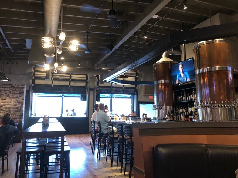 More Photos Of 7536 Fay Ave, La Jolla Restaurant For Lease