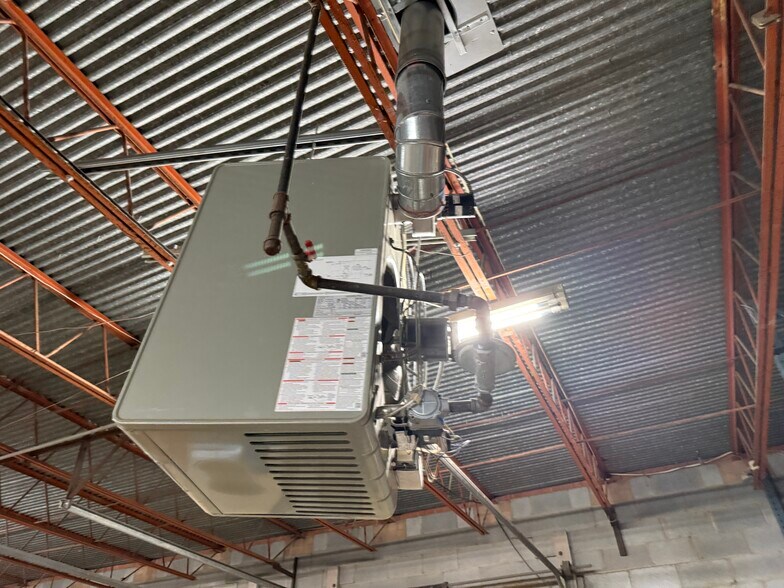 More Photos Of 900-920 W Fairfield Rd, High Point Warehouse For Lease