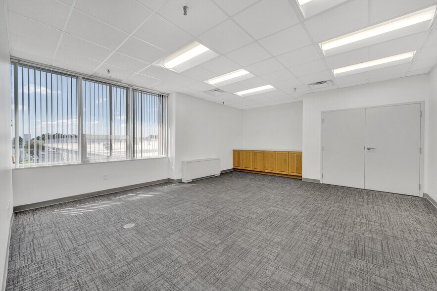 More Photos Of 4500 Leeds Ave, North Charleston Unknown For Lease