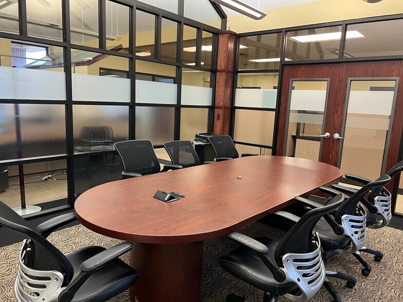 More Photos Of 3527 N Ridge Rd, Wichita Office For Sale
