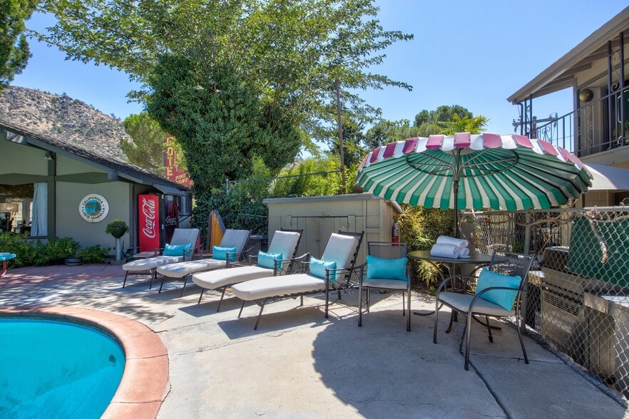 More Photos Of 13383 Sierra Way, Kernville Hotel For Sale