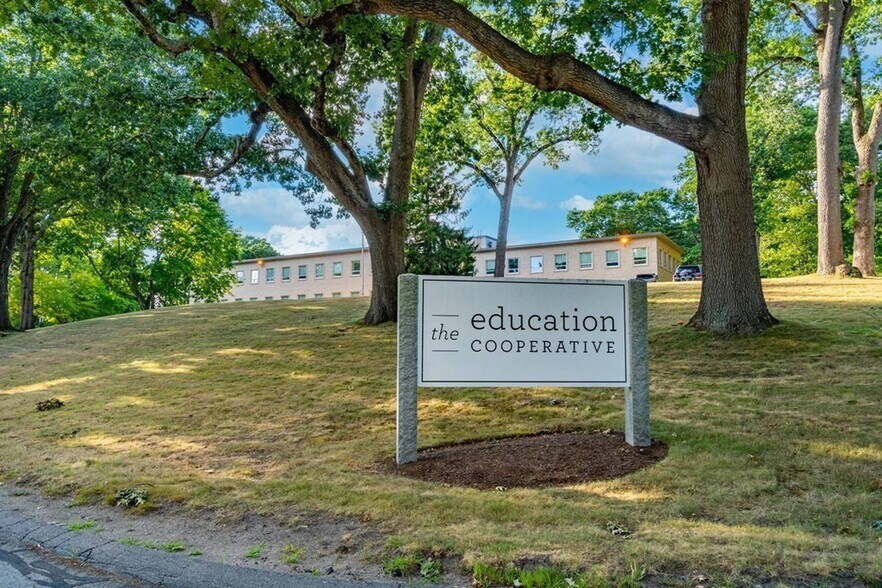 More Photos Of 141 Mansion Dr, Walpole Office For Sale