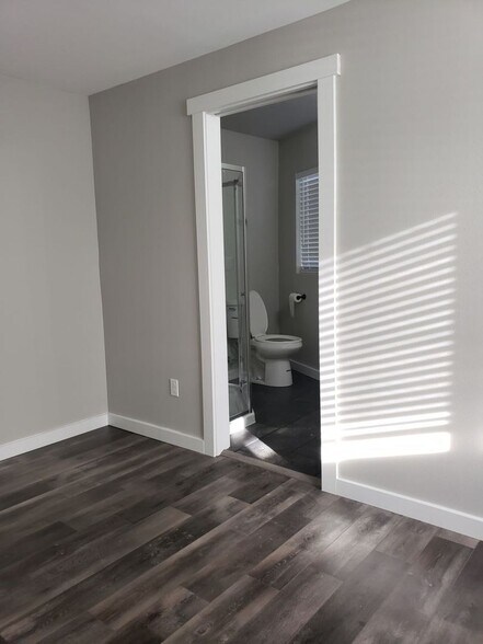 More Photos Of 612 NE Santiam Blvd, Mill City Multifamily For Sale