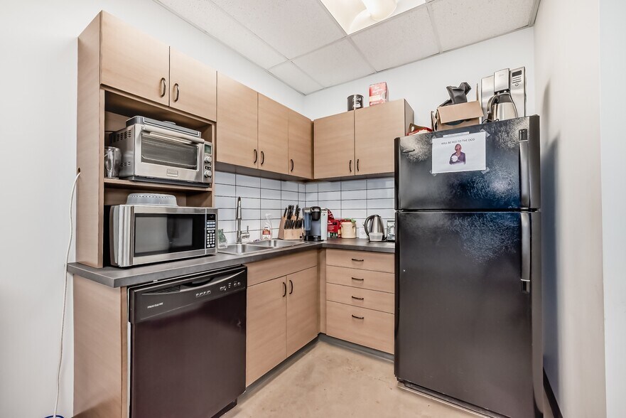 More Photos Of 9040-9058 22nd Ave SW, Edmonton Showroom For Sale