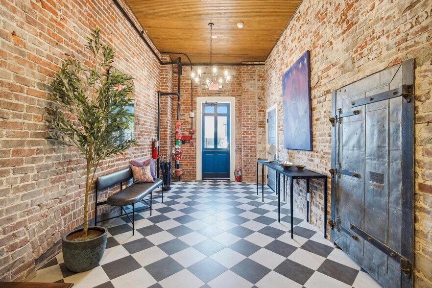 More Photos Of 525 Beaver St, Jacksonville Cemetery Mausoleum For Lease