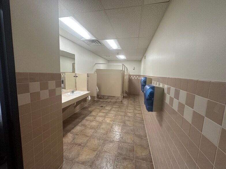 More Photos Of 4725 Twin Rivers Rd, North Platte Office For Lease