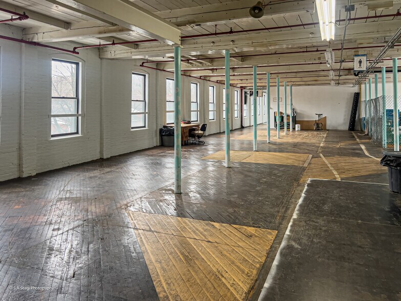 More Photos Of 63 Flansburg Ave, Dalton Flex For Sale