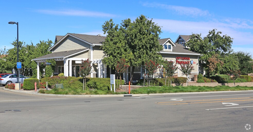 More Photos Of 50 Eagle Rock Way, Brentwood Storefront Retail Office For Lease